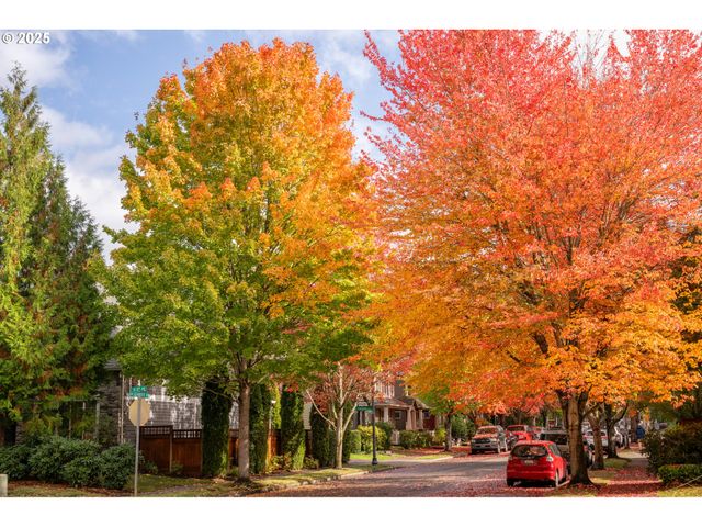 1179 Se LEANDER St, Hillsboro, OR 97123