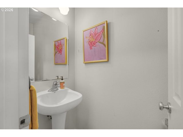 1179 Se LEANDER St, Hillsboro, OR 97123