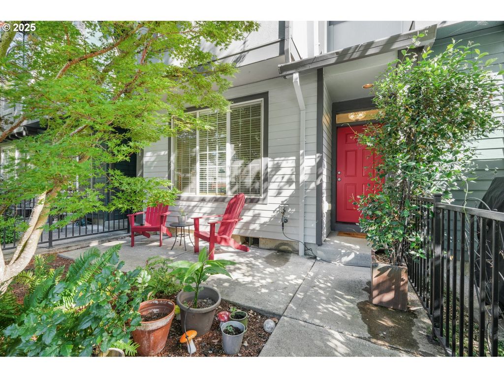 1179 Se LEANDER St, Hillsboro, OR 97123