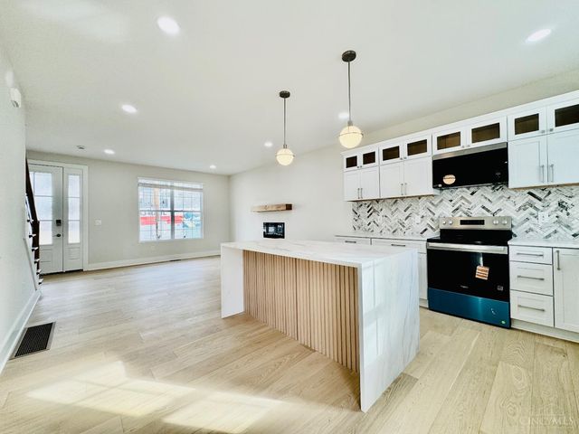 2735 Silverleaf Avenue, Cincinnati, OH 45212