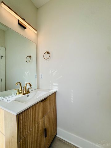 2735 Silverleaf Avenue, Cincinnati, OH 45212