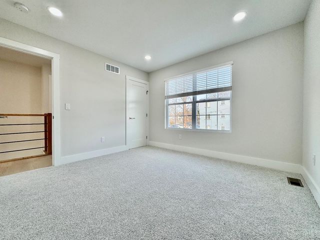 2735 Silverleaf Avenue, Cincinnati, OH 45212