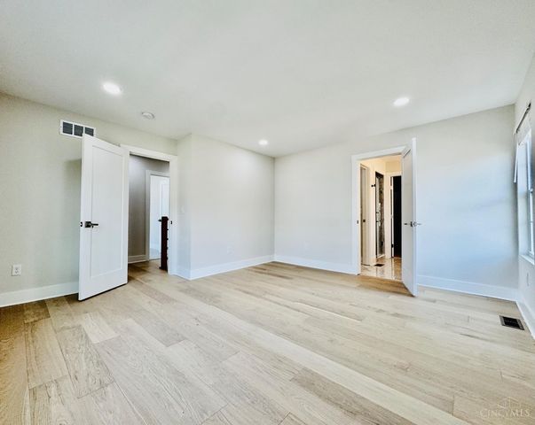 2735 Silverleaf Avenue, Cincinnati, OH 45212