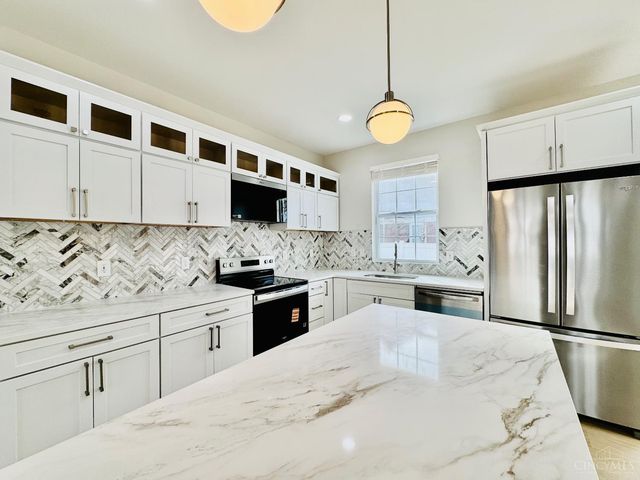 2735 Silverleaf Avenue, Cincinnati, OH 45212