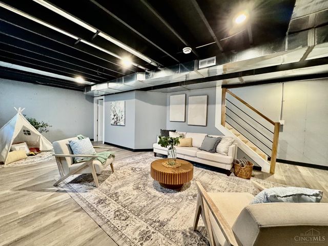 2735 Silverleaf Avenue, Cincinnati, OH 45212