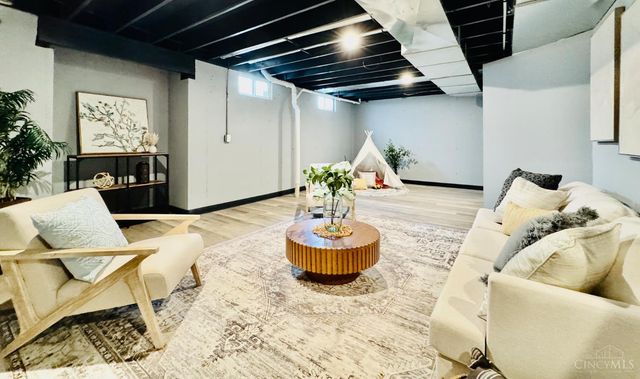 2735 Silverleaf Avenue, Cincinnati, OH 45212