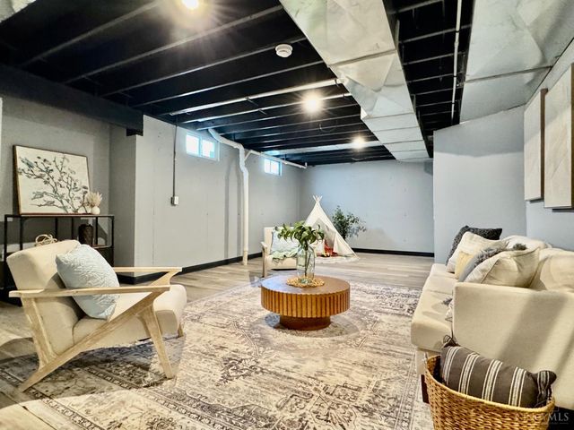 2735 Silverleaf Avenue, Cincinnati, OH 45212