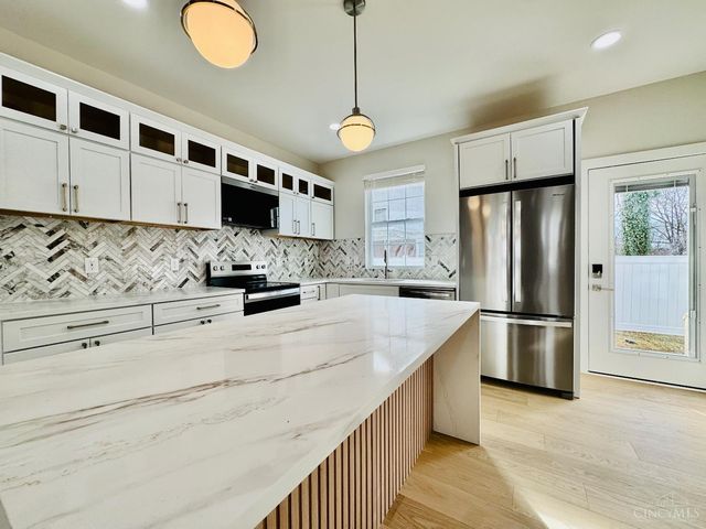 2735 Silverleaf Avenue, Cincinnati, OH 45212