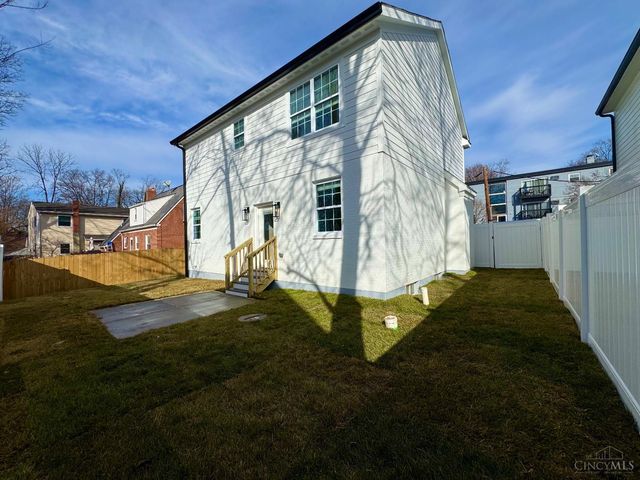 2735 Silverleaf Avenue, Cincinnati, OH 45212