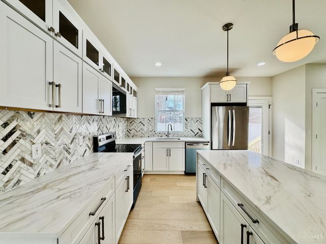 2735 Silverleaf Avenue, Cincinnati, OH 45212