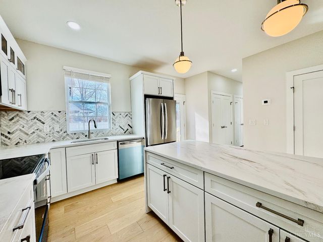 2735 Silverleaf Avenue, Cincinnati, OH 45212