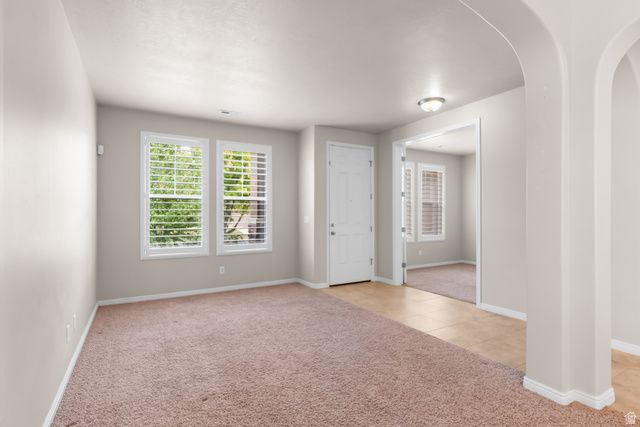 1077 N ADELBURG DR, North Salt Lake, UT 84054