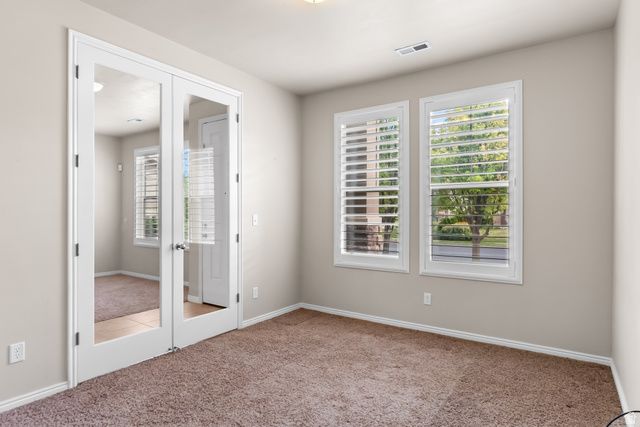 1077 N ADELBURG DR, North Salt Lake, UT 84054