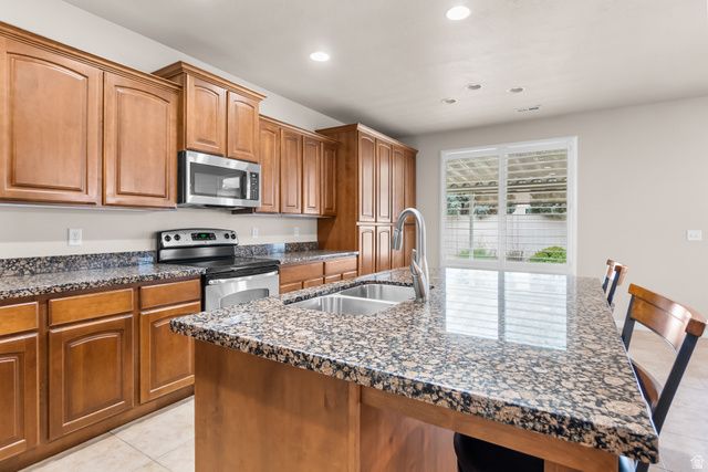 1077 N ADELBURG DR, North Salt Lake, UT 84054