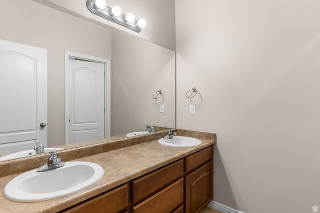 1077 N ADELBURG DR, North Salt Lake, UT 84054