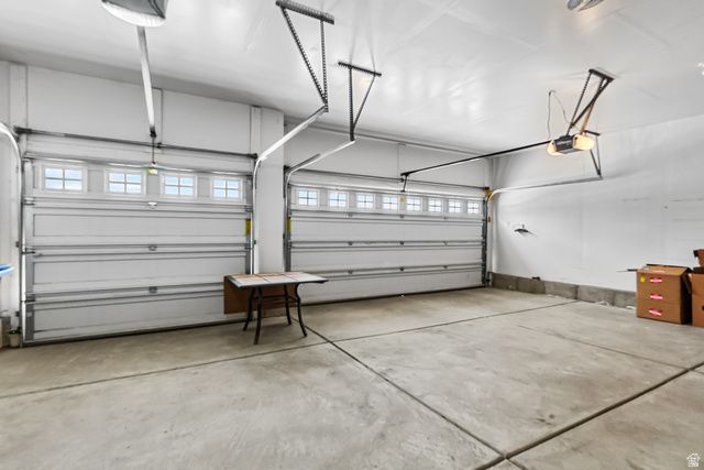 1077 N ADELBURG DR, North Salt Lake, UT 84054