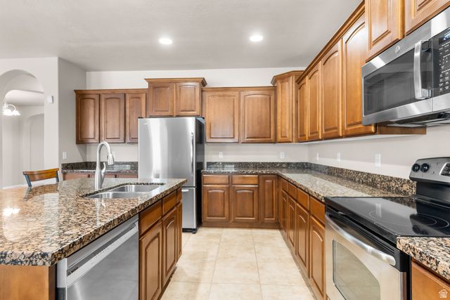 1077 N ADELBURG DR, North Salt Lake, UT 84054