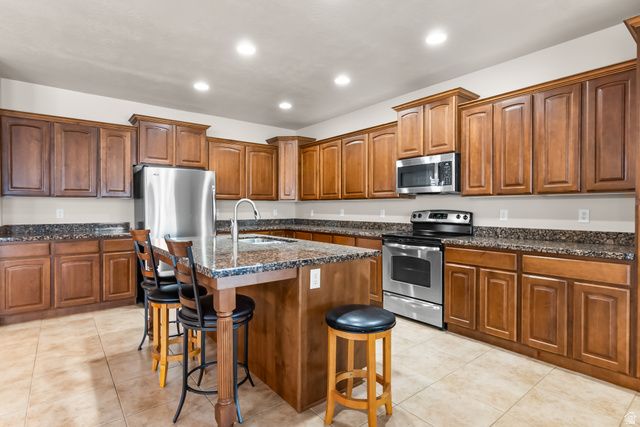 1077 N ADELBURG DR, North Salt Lake, UT 84054