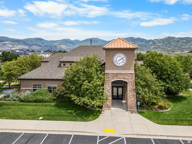 1077 N ADELBURG DR, North Salt Lake, UT 84054