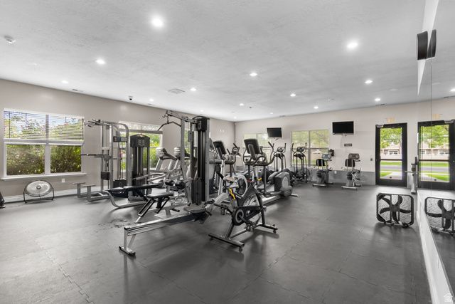 1077 N ADELBURG DR, North Salt Lake, UT 84054