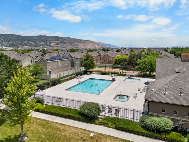1077 N ADELBURG DR, North Salt Lake, UT 84054