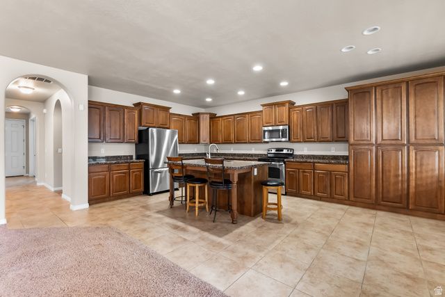 1077 N ADELBURG DR, North Salt Lake, UT 84054