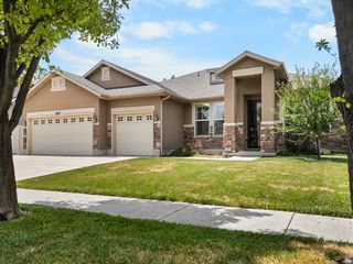 1077 N ADELBURG DR, North Salt Lake, UT 84054