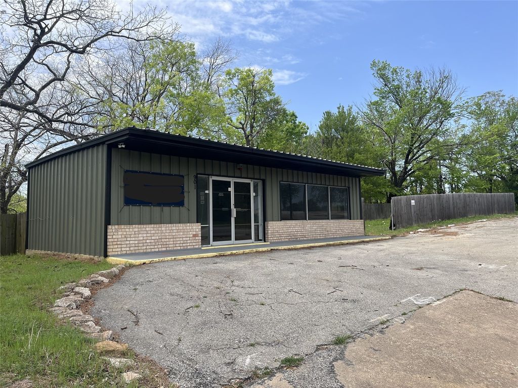 901 N Tone. Avenue, Denison, TX 75020