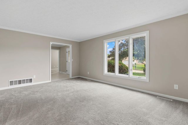 2069 Walnut Hill Park Drive, Columbus, OH 43232