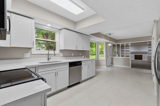 2069 Walnut Hill Park Drive, Columbus, OH 43232
