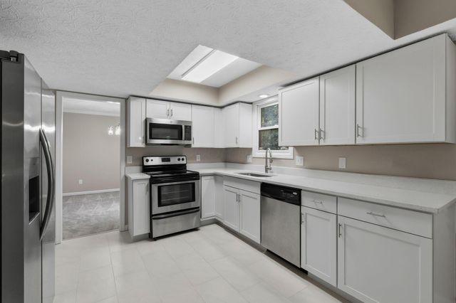 2069 Walnut Hill Park Drive, Columbus, OH 43232