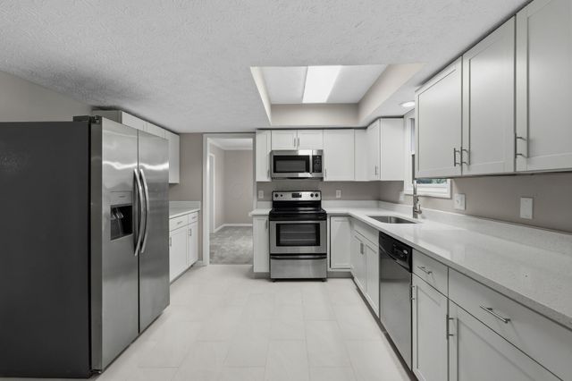 2069 Walnut Hill Park Drive, Columbus, OH 43232