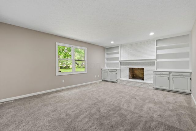 2069 Walnut Hill Park Drive, Columbus, OH 43232