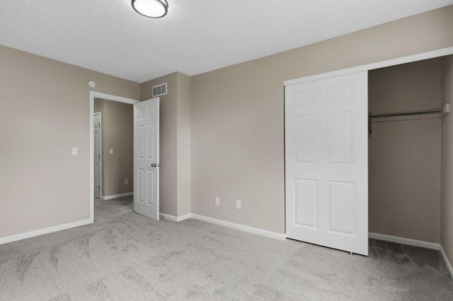 2069 Walnut Hill Park Drive, Columbus, OH 43232