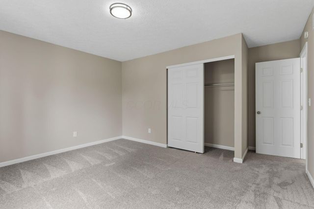 2069 Walnut Hill Park Drive, Columbus, OH 43232