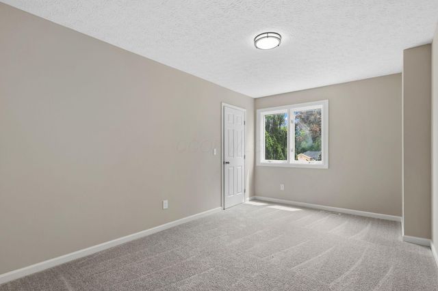 2069 Walnut Hill Park Drive, Columbus, OH 43232