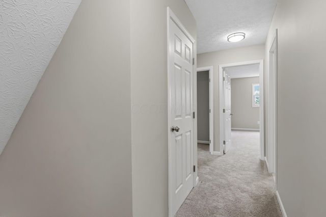 2069 Walnut Hill Park Drive, Columbus, OH 43232