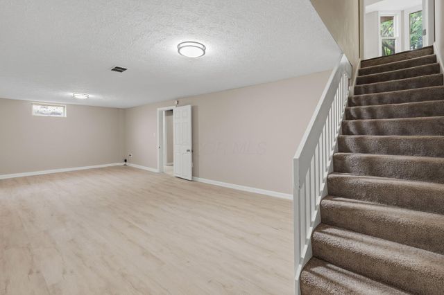 2069 Walnut Hill Park Drive, Columbus, OH 43232
