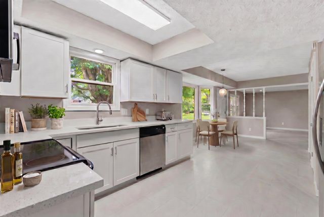 2069 Walnut Hill Park Drive, Columbus, OH 43232