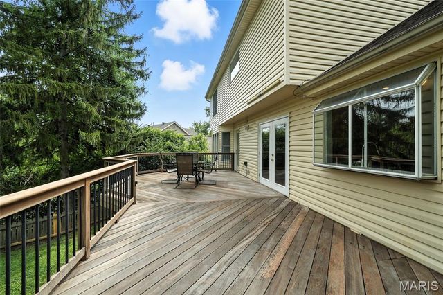 377 W Manor Drive, Chesterfield, MO 63017