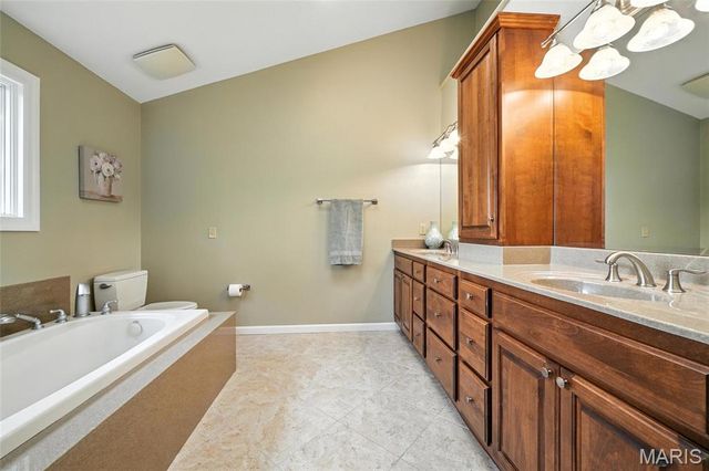 377 W Manor Drive, Chesterfield, MO 63017