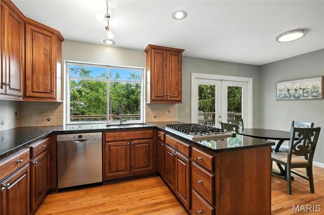 377 W Manor Drive, Chesterfield, MO 63017