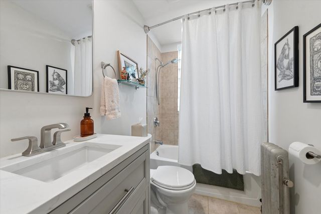 5952 N Lakewood Avenue 2W, Chicago, IL 60660