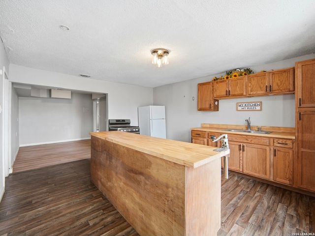 305 TOEPPERWEIN RD, Converse, TX 78109