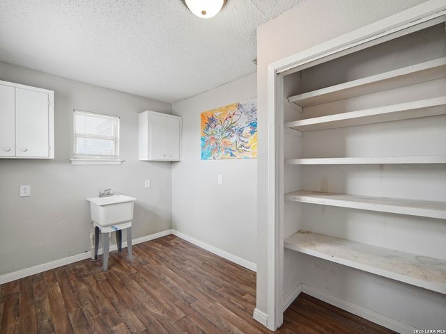 305 TOEPPERWEIN RD, Converse, TX 78109