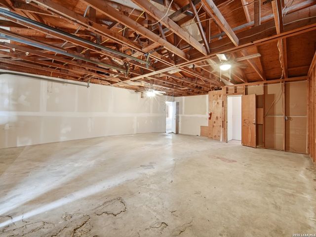 305 TOEPPERWEIN RD, Converse, TX 78109