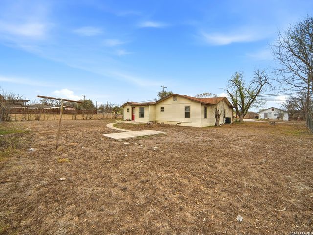 305 TOEPPERWEIN RD, Converse, TX 78109