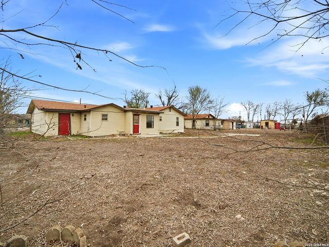305 TOEPPERWEIN RD, Converse, TX 78109