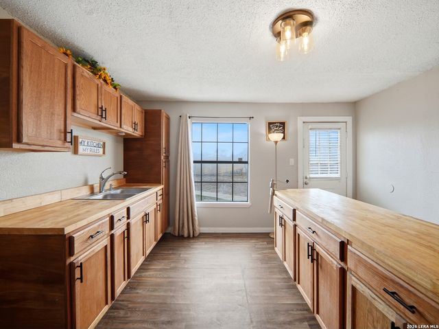 305 TOEPPERWEIN RD, Converse, TX 78109