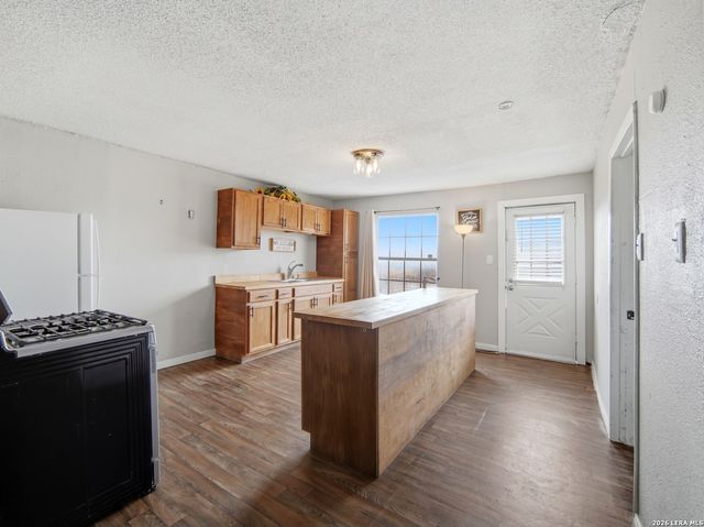 305 TOEPPERWEIN RD, Converse, TX 78109